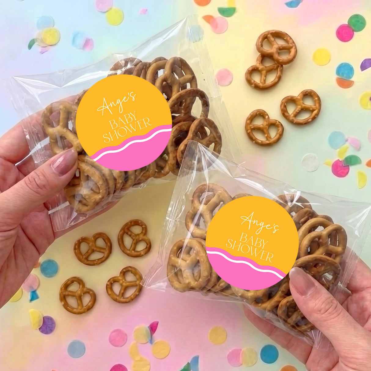 Personalised baby shower pretzel bags with golden pretzels and name label stickers