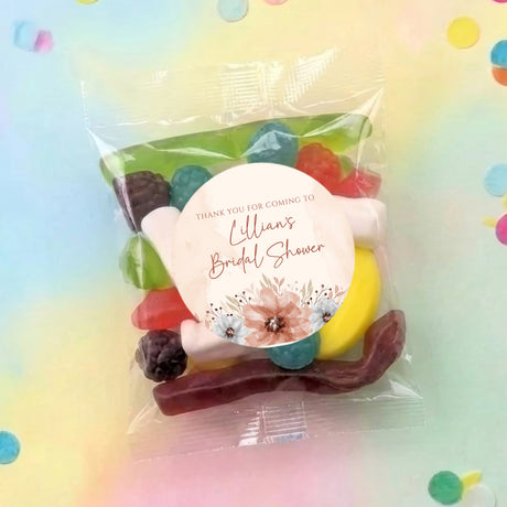 Personalised bridal shower lolly bag with round floral thank-you label and mixed sweets