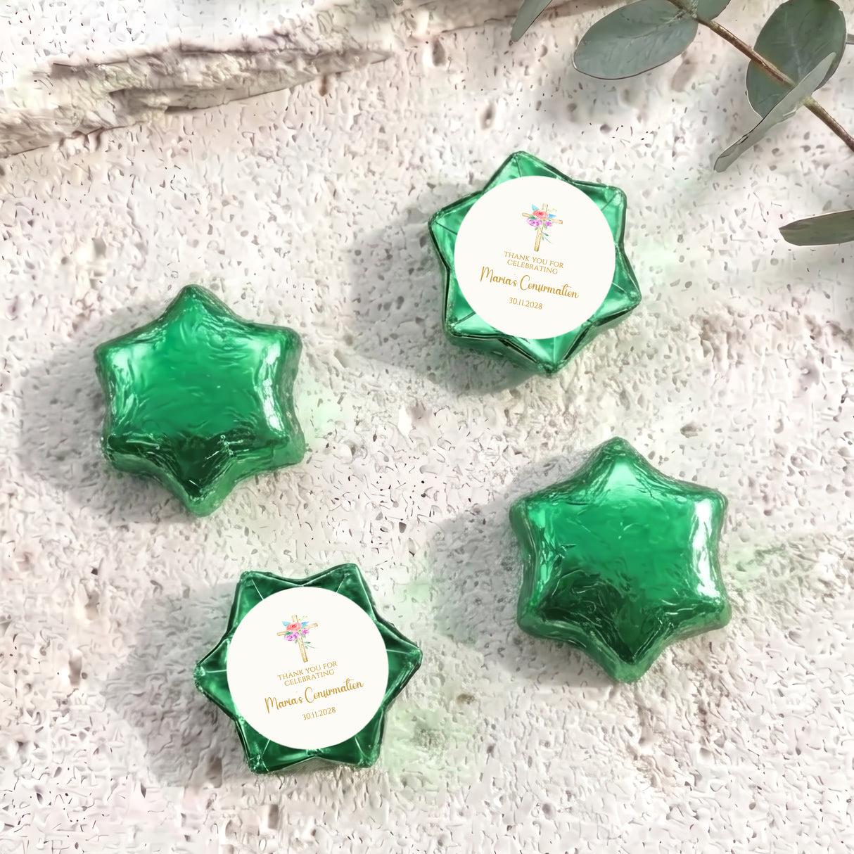 Green foil-covered chocolate star favors with white personalised label