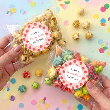 Personalised pretzel snack bag with round Birthday label, colorful pretzels in clear packs